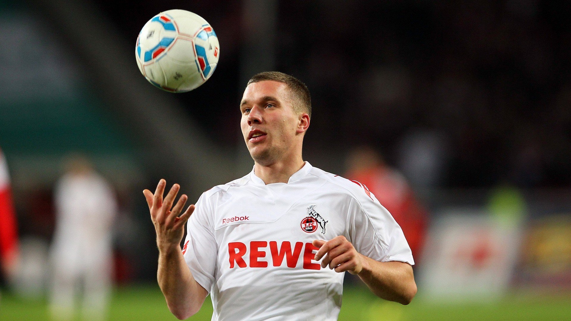 开云体育软件-_赛场边缘：运动员的趣味小插曲_，赛场上运动员之歌